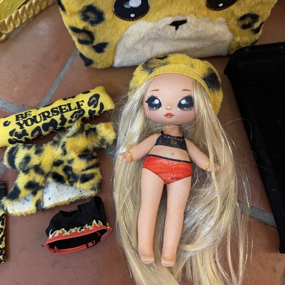 Na!Na!Na! Surprise Yellow HardCase Backpack Gold Leopard Print & Doll With Shoes - Picture 3 of 9